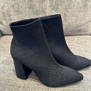 DAVID CHARLES Ladies Women’s Size 7 1/2 M Black Fabric Chunky High Heel …